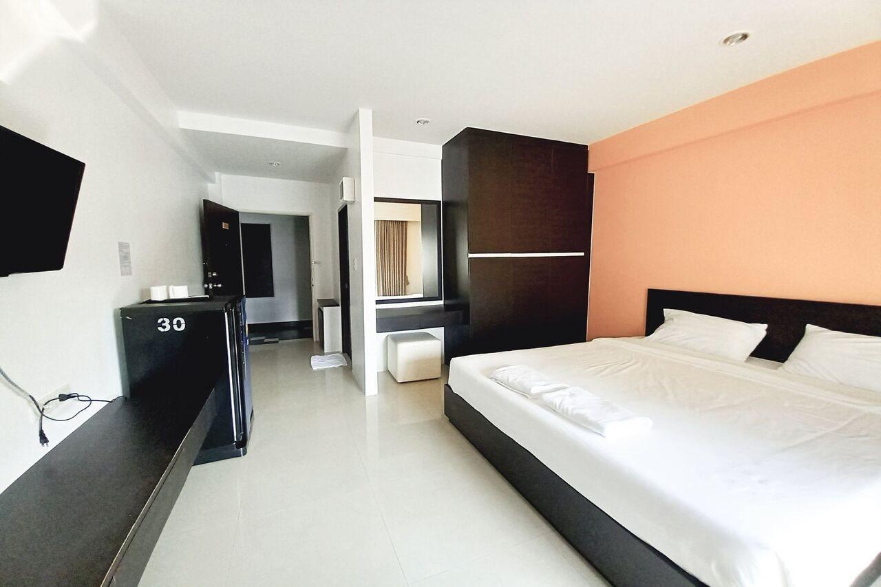 Ruan Plaisoi Apartment Bangkok Exterior photo