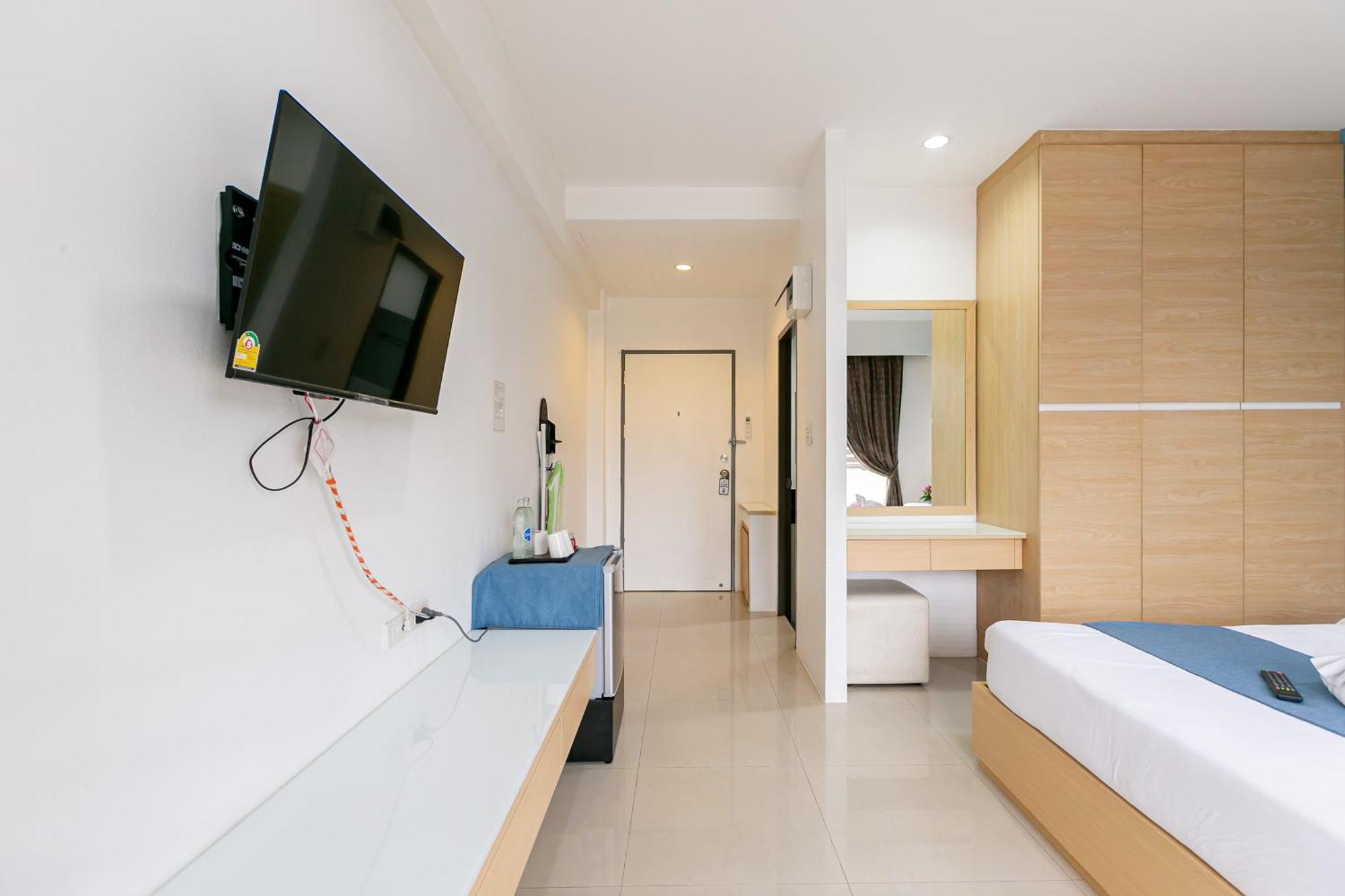 Ruan Plaisoi Apartment Bangkok Exterior photo