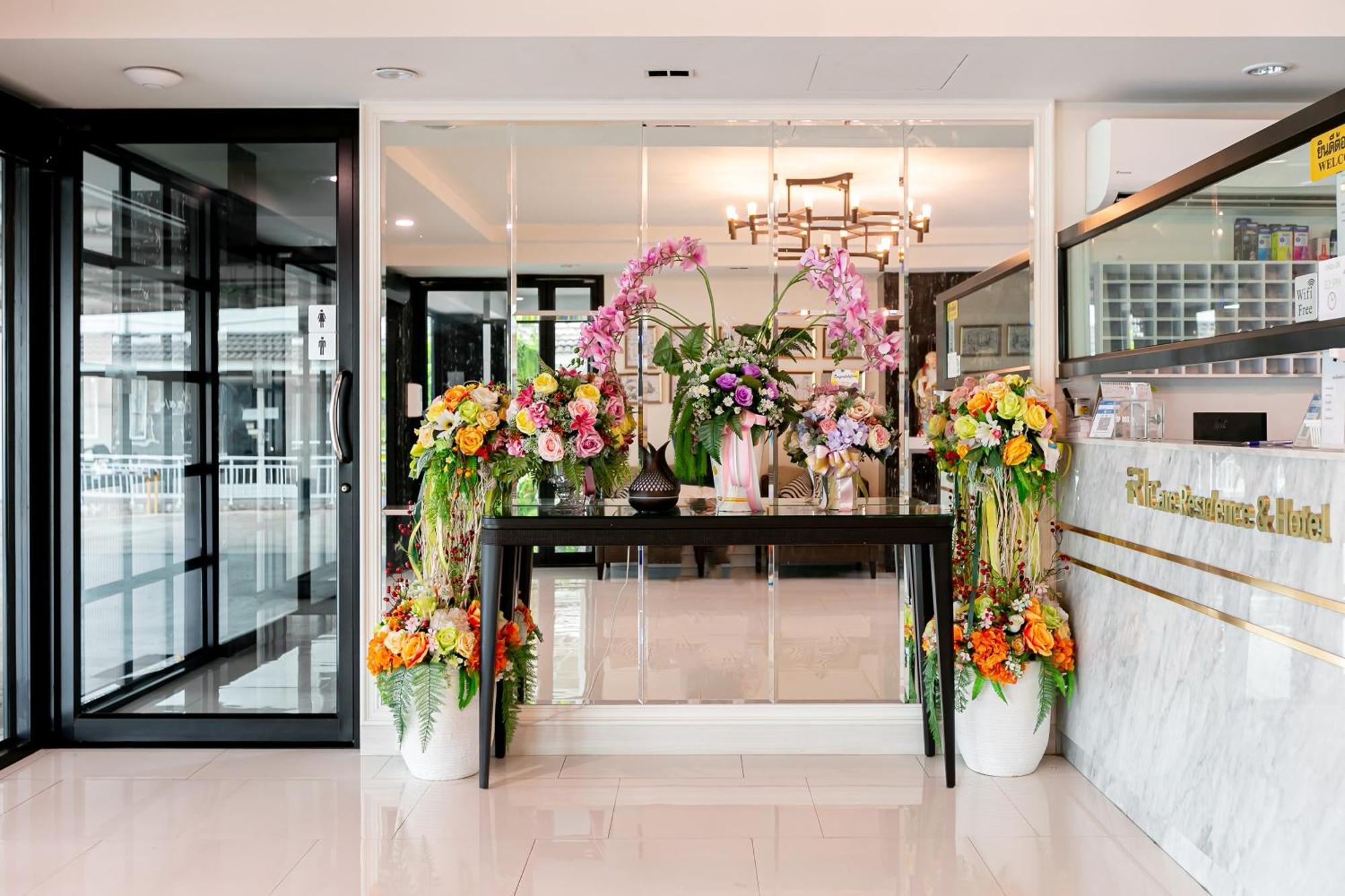 Ruan Plaisoi Apartment Bangkok Exterior photo