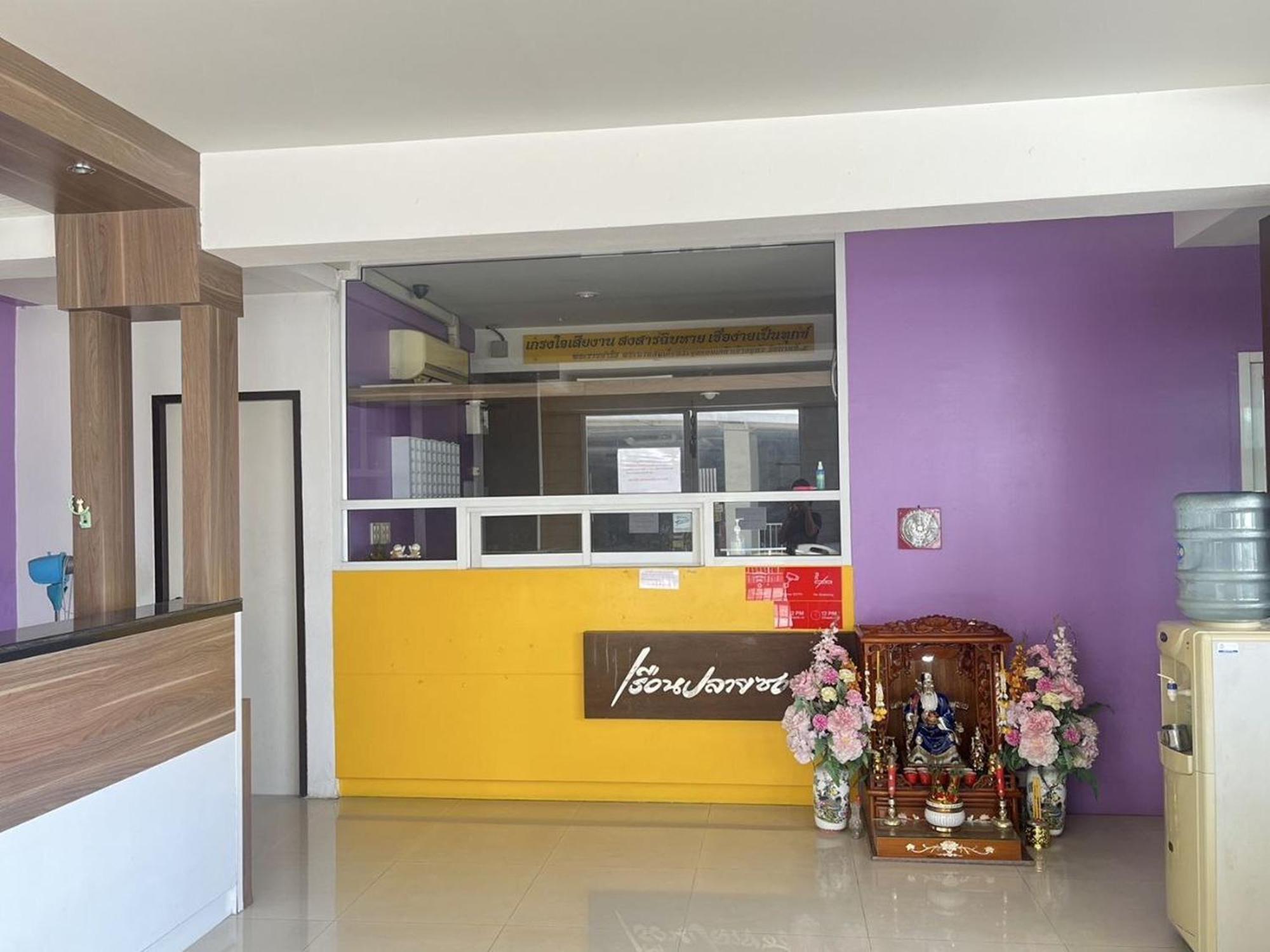 Ruan Plaisoi Apartment Bangkok Exterior photo
