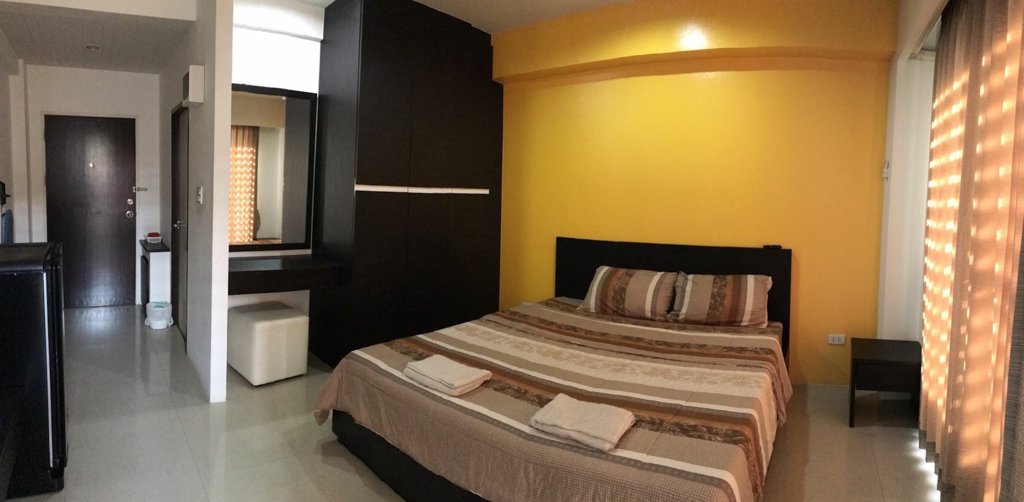 Ruan Plaisoi Apartment Bangkok Exterior photo